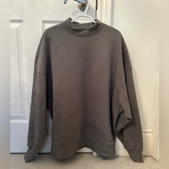 Alphalete Sweater - Picture 3 of 3